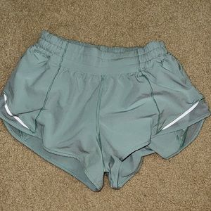 Lululemon Hotty Hot Short 2.5”